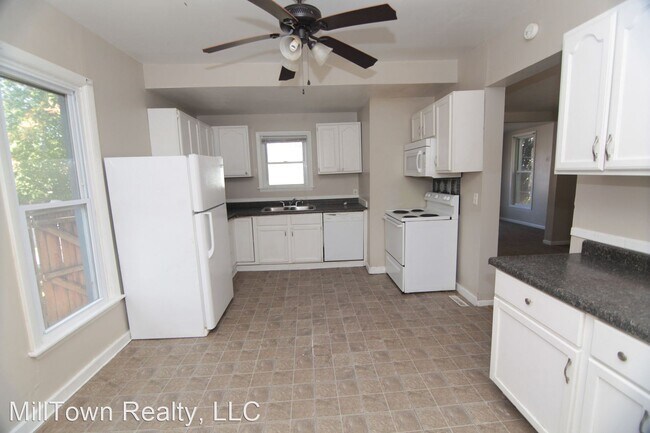 Building Photo - 3 br, 1 bath House - 1713 E 13th Street