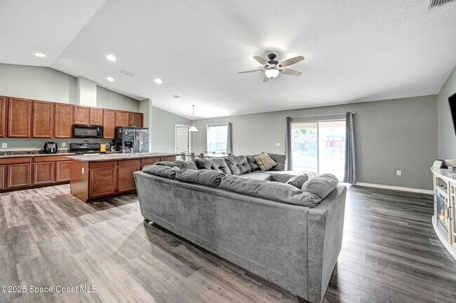 Foto del edificio - 870 Buchanan Ave SE