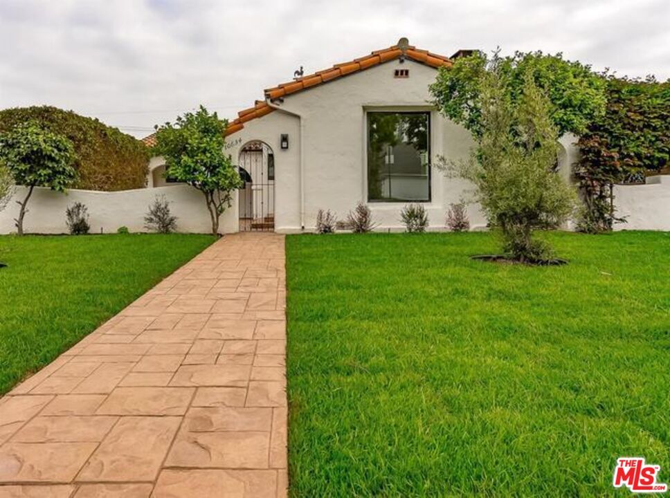 Foto principal - 10634 WELLWORTH Ave