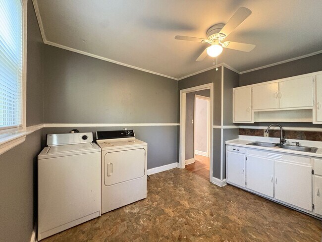 Foto del edificio - 2 Bedroom, 1 Bathroom House in Winston-Salem!