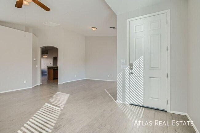 Building Photo - 9414 W Heber Rd