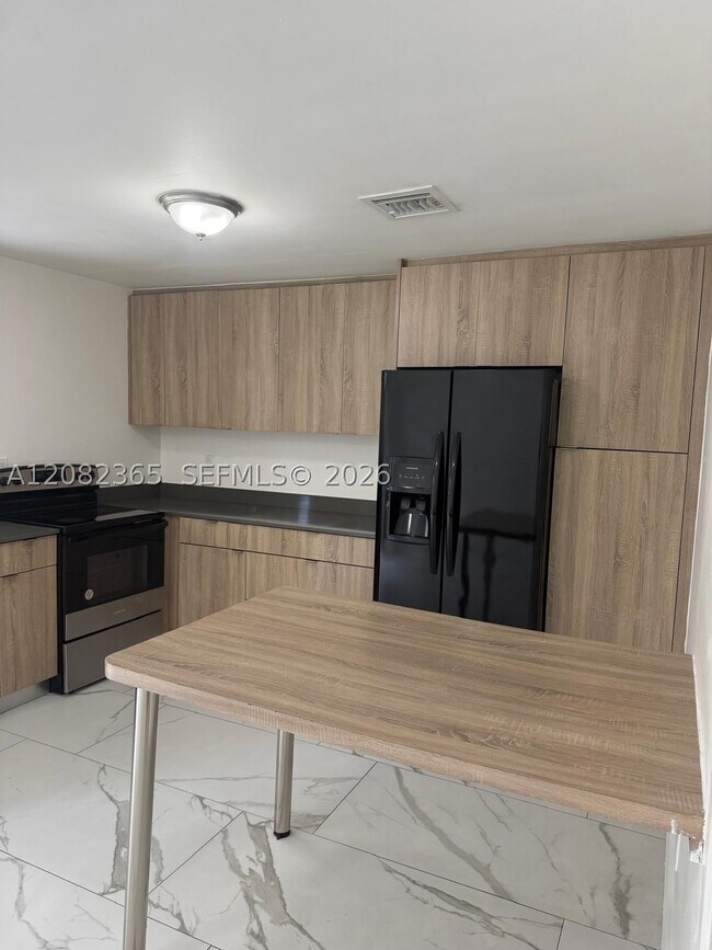 Foto del edificio - 2542 NE 182nd St