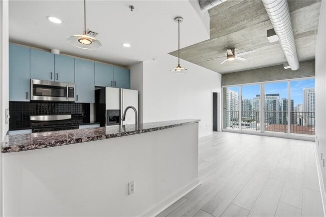 Building Photo - 943 Peachtree St NE