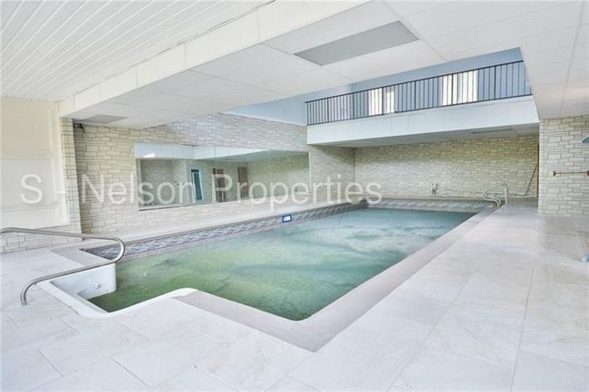Building Photo - 2101 Poplar Falls Ave