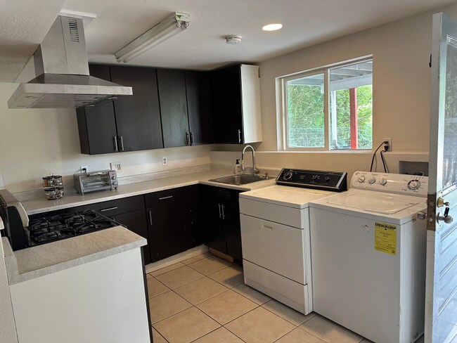 Foto del edificio - 10439 6th Ave SW