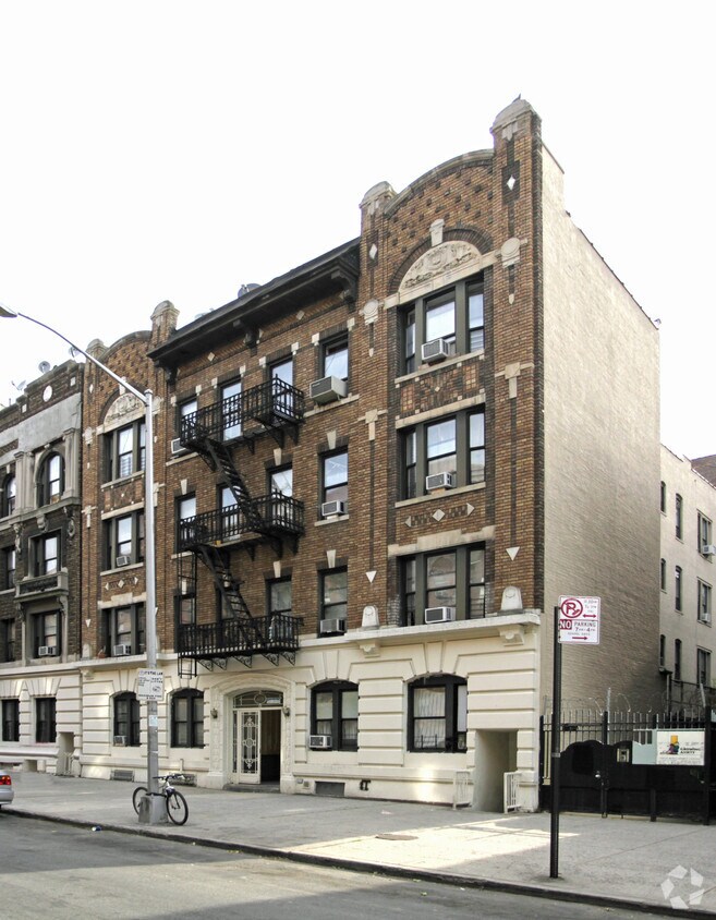 Primary Photo - 225 E 17th St