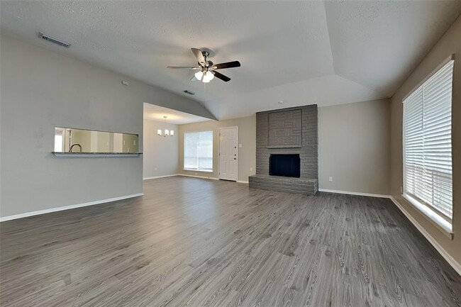 Foto del edificio - 7414 Skylight Ln