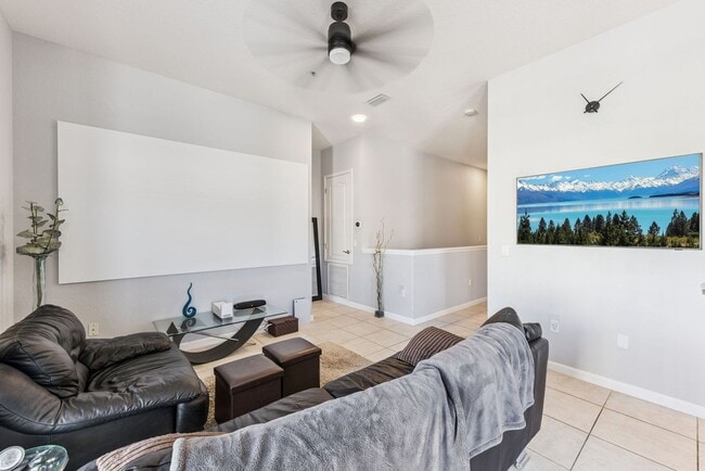 Building Photo - Updated 2/2 with attached 1 car garage right in Baldwin Park!