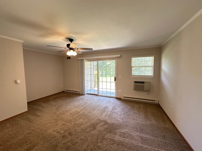 Foto del edificio - 1490 Spring Brook Ct