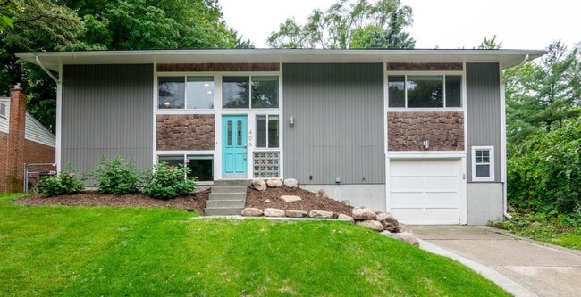 Building Photo - 406 Manor Dr