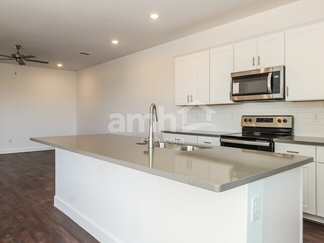 Foto del edificio - 6135 W Calle Bilboa