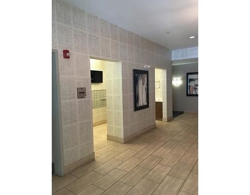 Building Photo - 8 Quarry Ln
