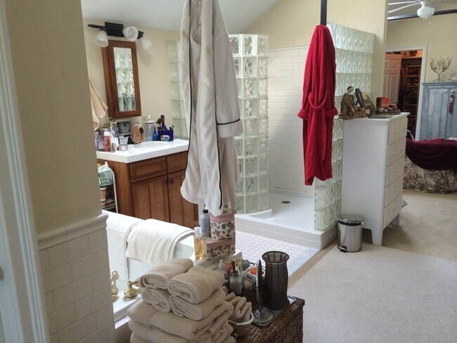 Foto del edificio - 369 Etna Rd