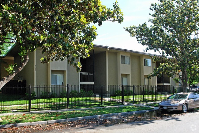 Canyon Crest Rentals - Fresno, CA | Apartments.com Canyon Crest Rentals - Fresno, CA | Apartments.com