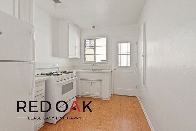 Foto del edificio - Charming and Spacious One Bedroom with Lov...