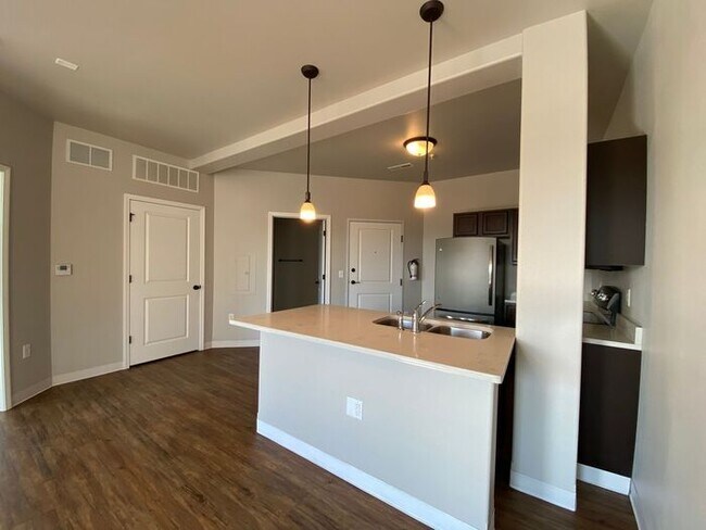 Foto del edificio - $1,550 | 1 Bedroom, 1 Bathroom Condo | Available for Immediate Move In!