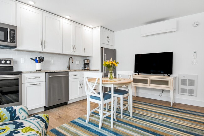 Building Photo - 48 Wilmot St