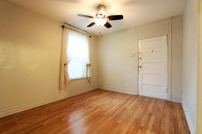 Foto del edificio - 2142 W 18th Pl