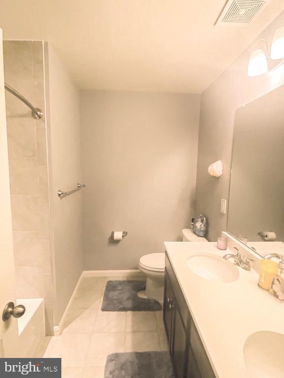 Foto del edificio - 145 Wayland Rd