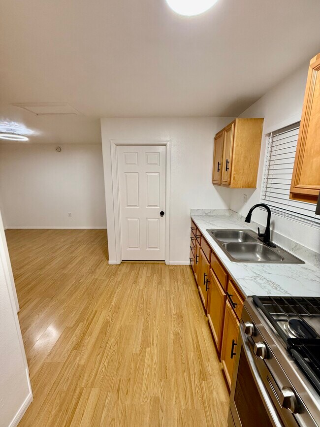 Foto del edificio - 9845 Rosecrans Ave