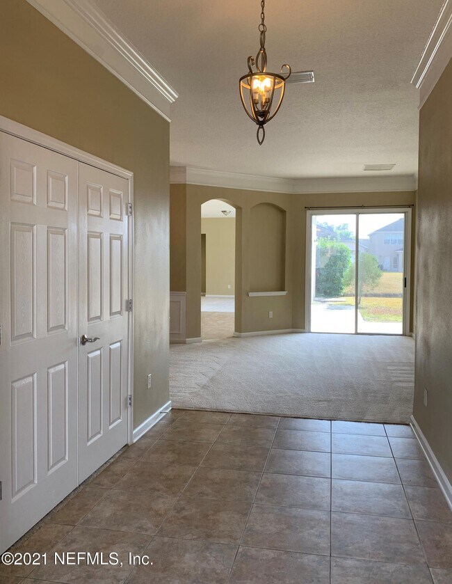 Building Photo - 8378 Hedgewood Dr