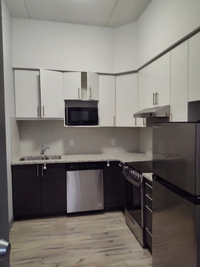 Building Photo - 77-177 Leland St