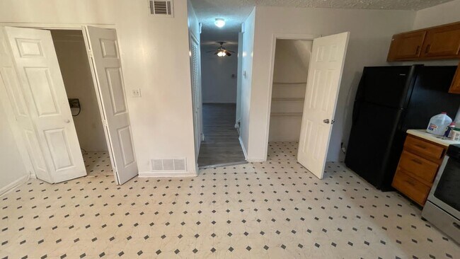 Foto del edificio - 7204 Crestside Dr