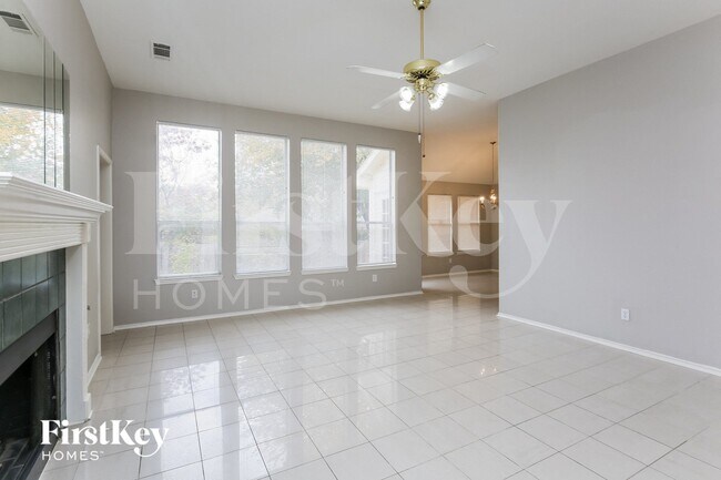 Foto del edificio - 1203 Jamestown Ct