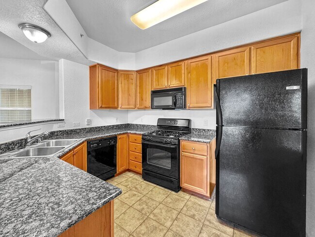 Foto del edificio - Updated 2BR/2BA Condo with Garage in Prime...