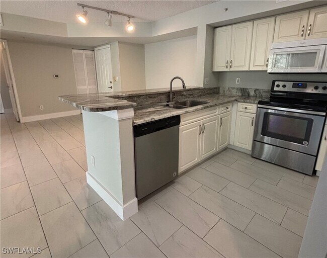 Building Photo - 1230 Wildwood Lakes Blvd