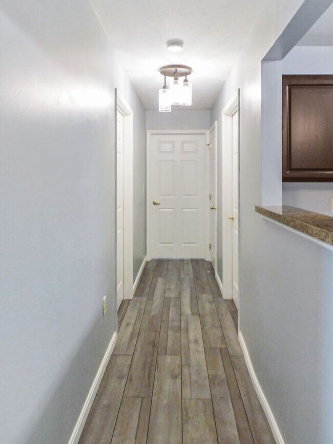 Foto del edificio - Recently Updated 1st Floor Condo with Priv...