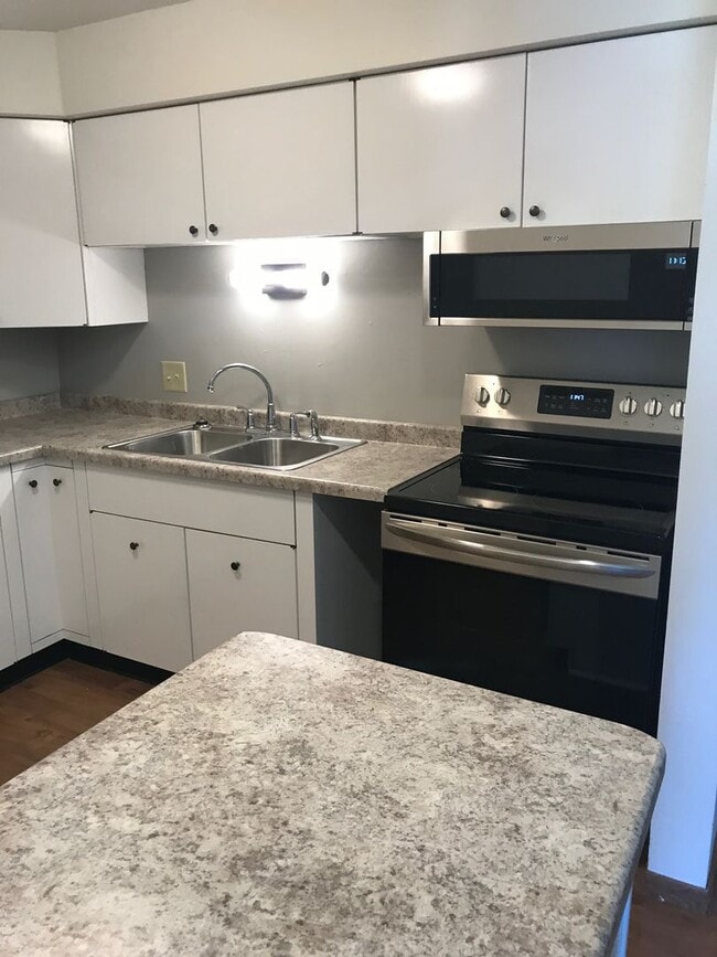 Foto del edificio - 2 Bedroom Lower with Heat & Water Included in Neenah