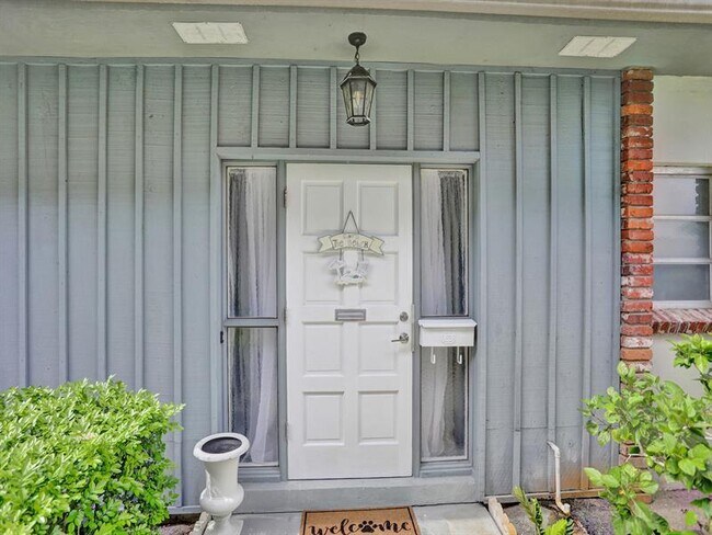 Building Photo - 340 Orange Tree Dr