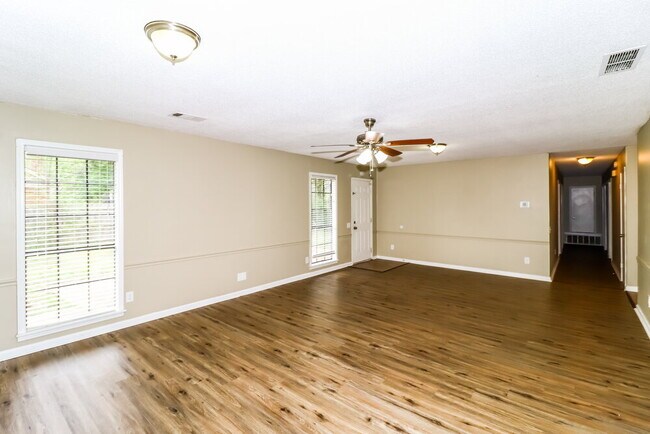 Foto del edificio - 4784 Ross Rd