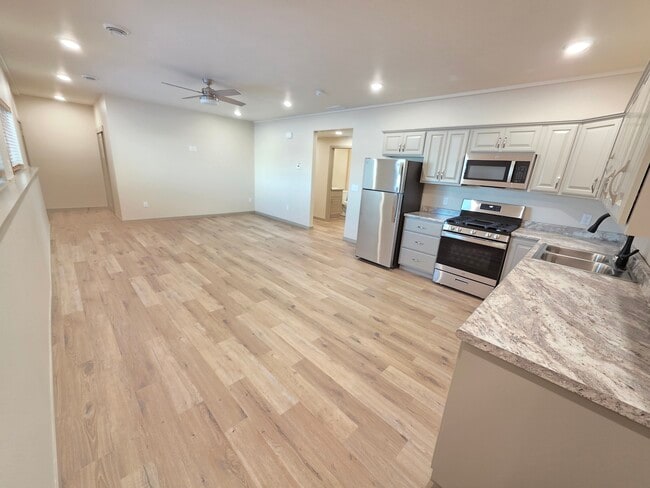 Building Photo - 1101 S Lawler St