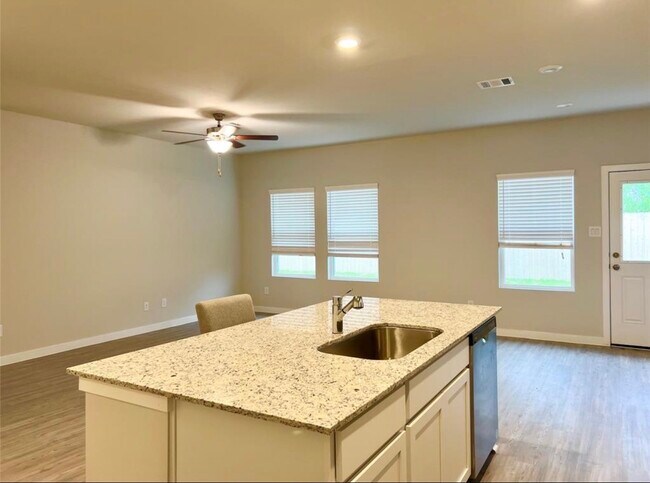 Foto del edificio - 812 Westpointe Dr