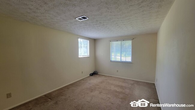 Building Photo - 1461 Silver Lake Dr