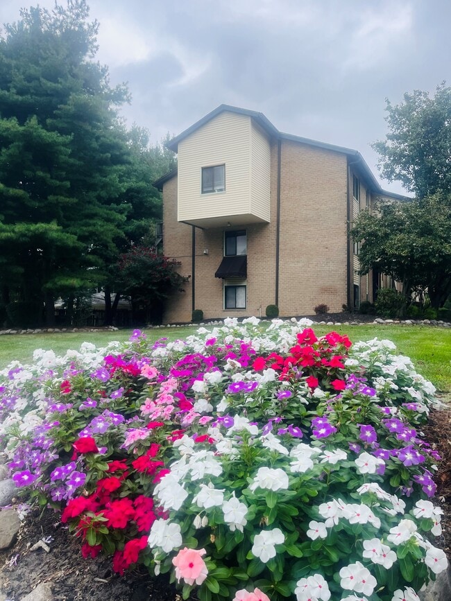 Foto del edificio - Hillcrest Oaks