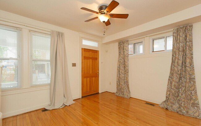 Building Photo - 1439 Ridge Pl SE