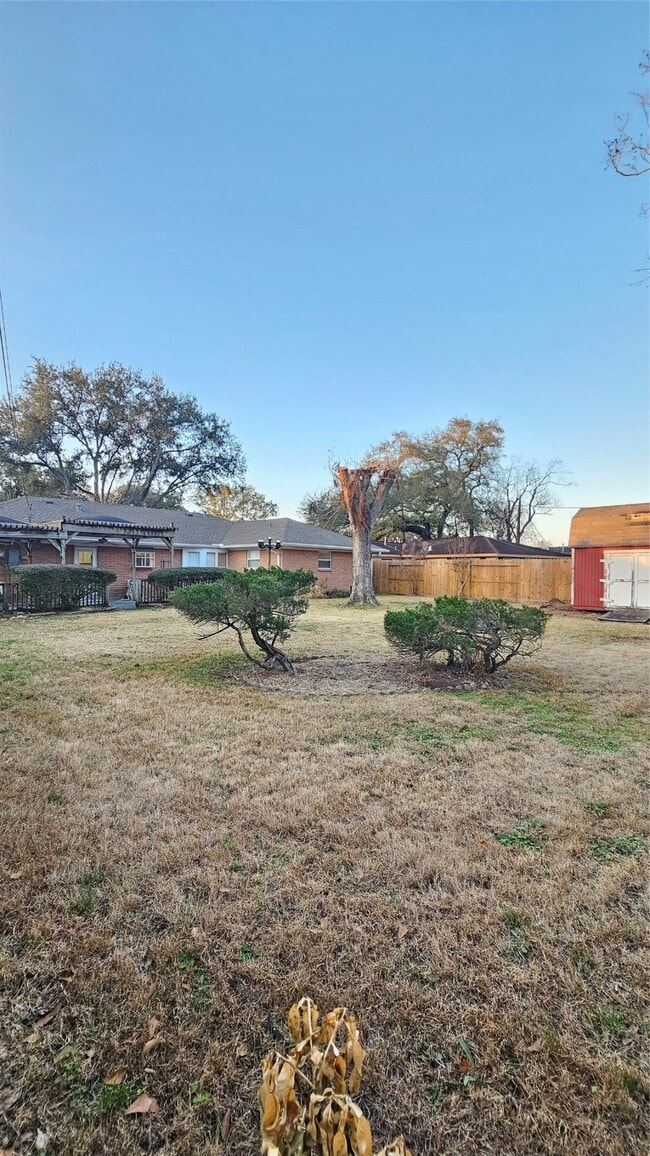 Building Photo - 1715 Pecan Ln