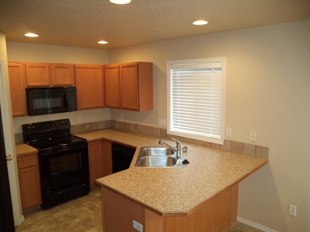 Building Photo - 447 Arrowhead Drive
