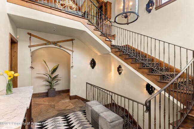 Foto del edificio - Stunning West Aspen Duplex