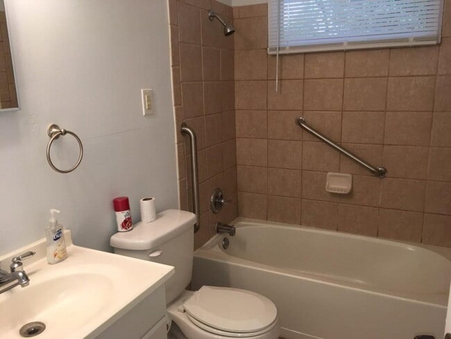 Foto del edificio - 2335 Scotty Cir