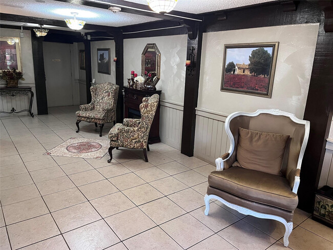 Building Photo - 3670 Inverrary Dr