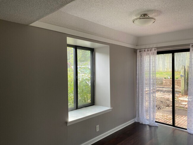 Foto del edificio - 2 bd 1.5 bath in Germantown Fountain Squar...