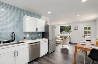 Building Photo - 1299 Graymont Dr SW