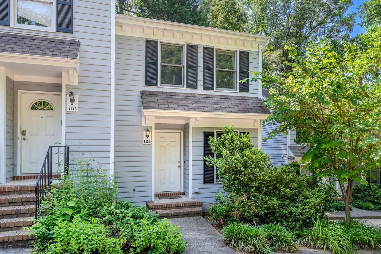 Foto principal - 2bd/2.5ba Townhouse Less than 1 Mile from ...