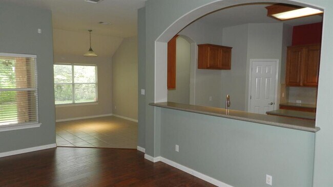 Building Photo - 613 Hickory Run Dr