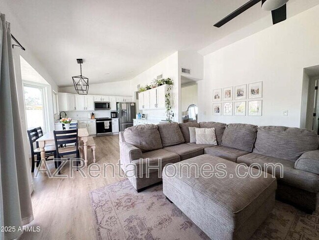 Foto del edificio - 5453 E Florian Ave