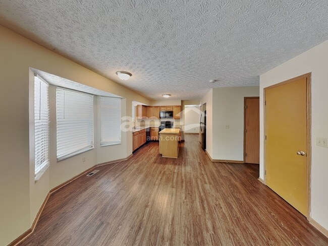 Building Photo - 6647 Hilmar Dr